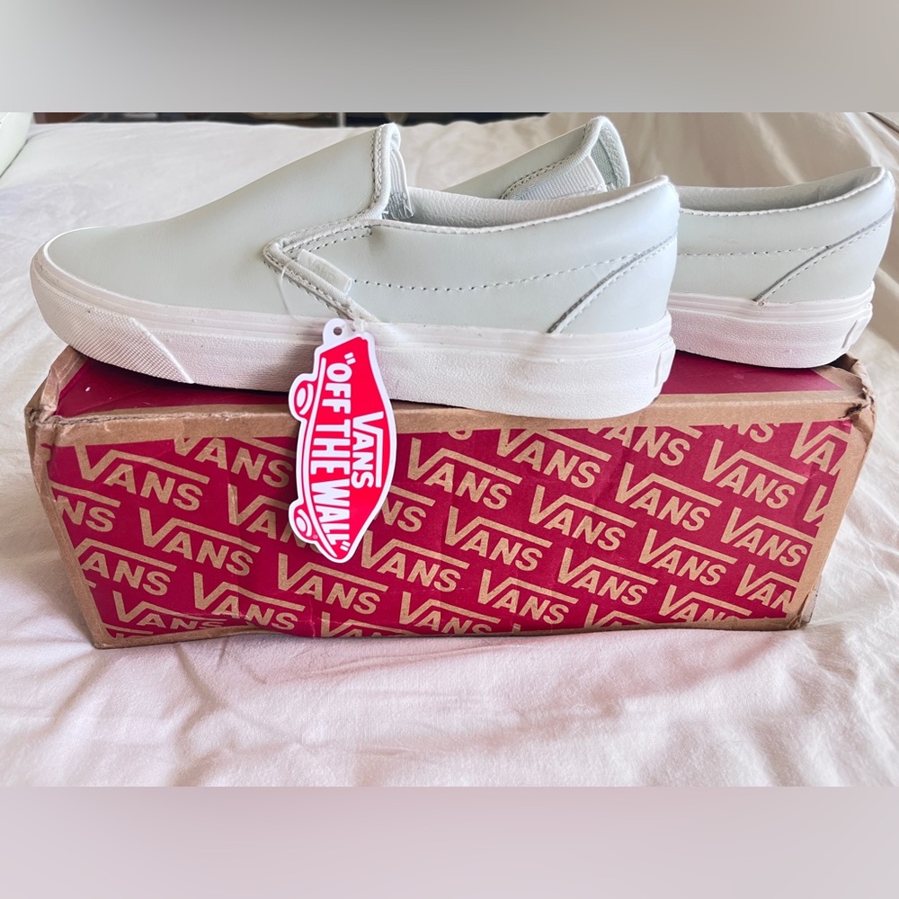 Women’s Vans Classic Leather Slip-On Mint Size 8 NEW